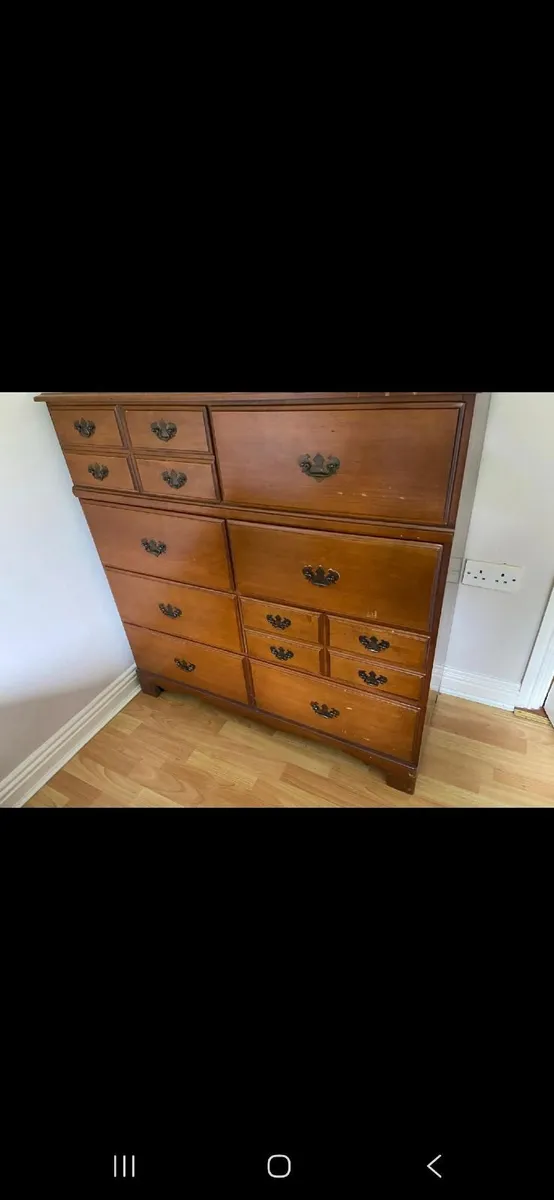 Chest of drawers