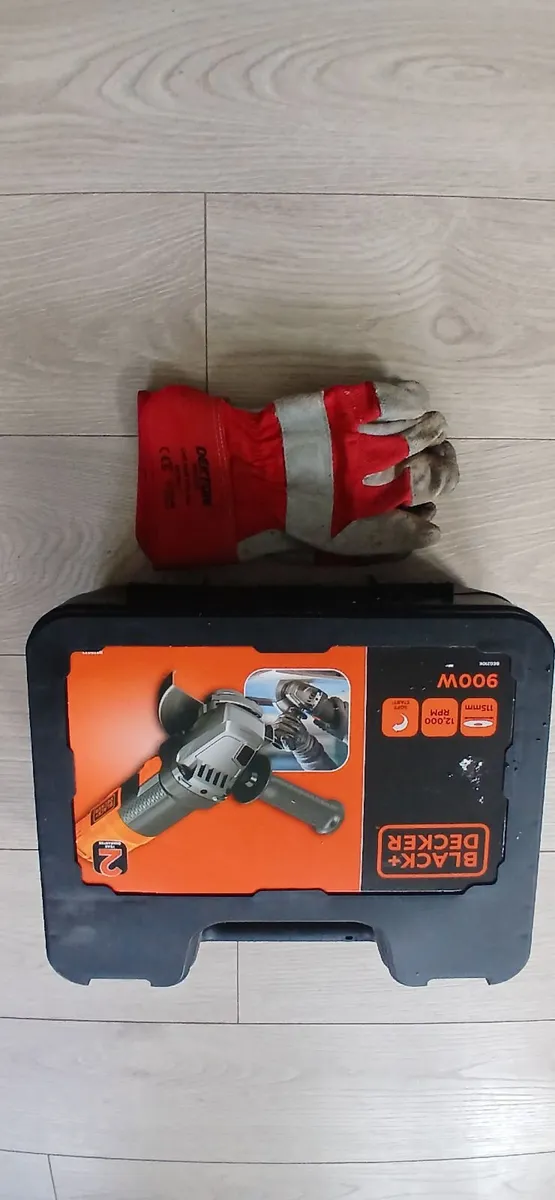 Black+decker angle grinder 900w half price - Image 2