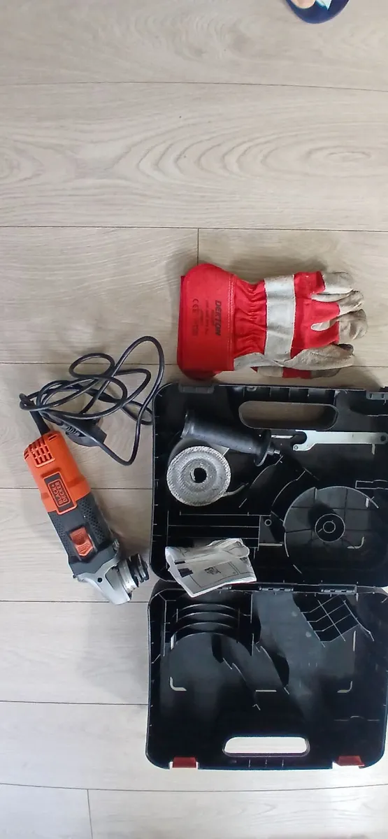Black+decker angle grinder 900w half price - Image 3