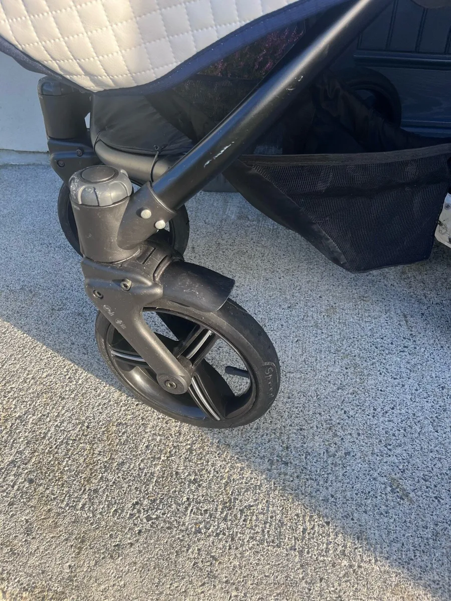 Venicci pram - Image 4