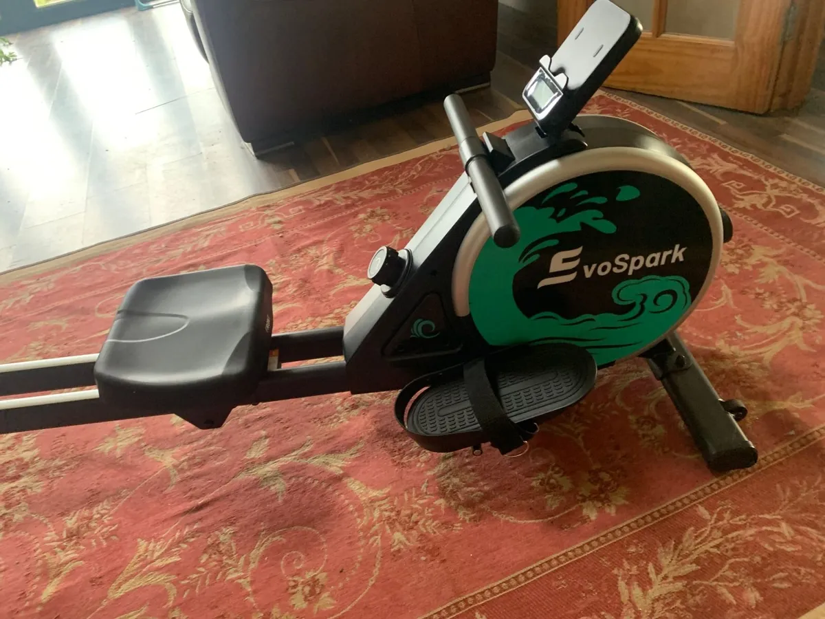 Rowing machine - Image 1