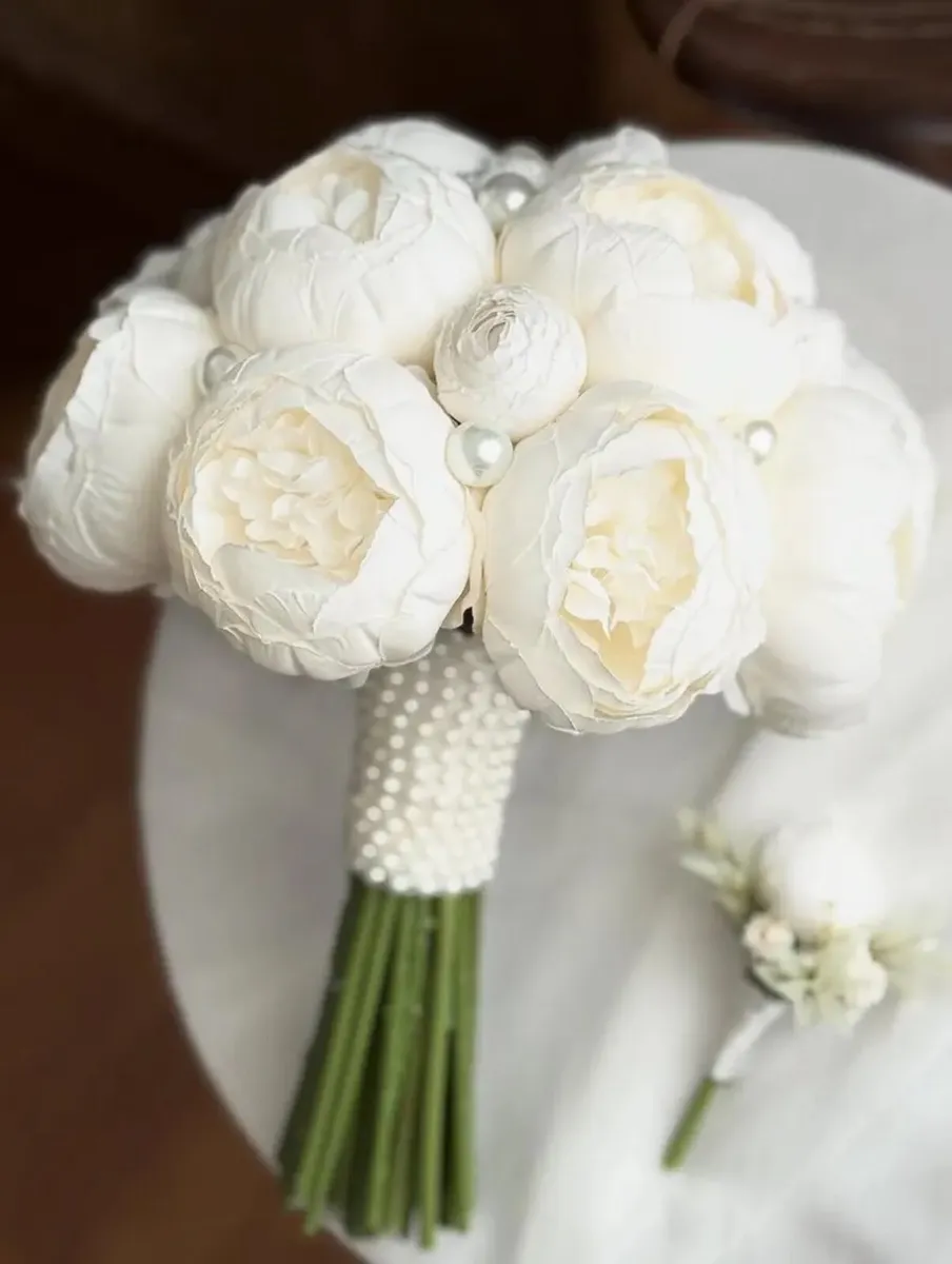 Bridal flower bouquet - Image 3