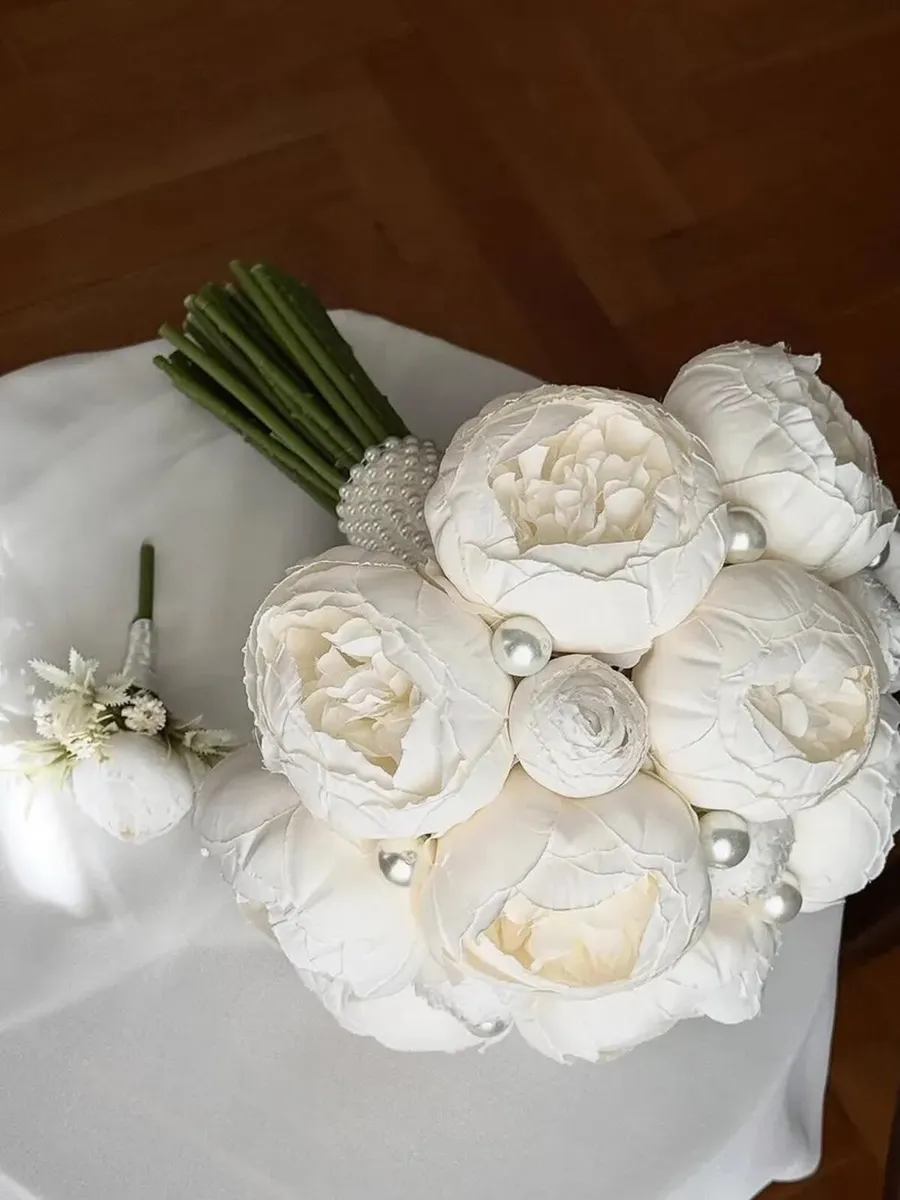 Bridal flower bouquet - Image 2