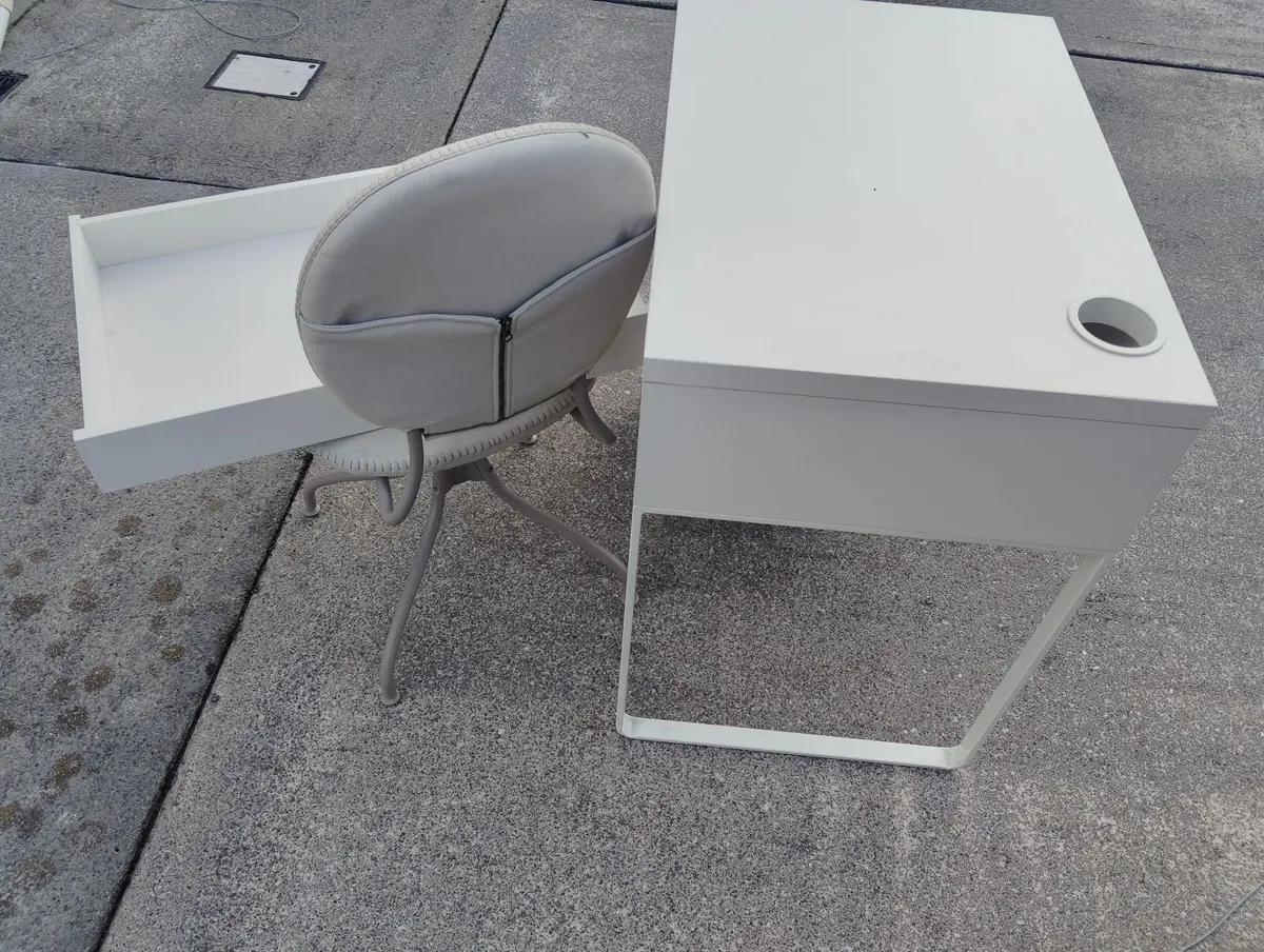 Desk - Image 3