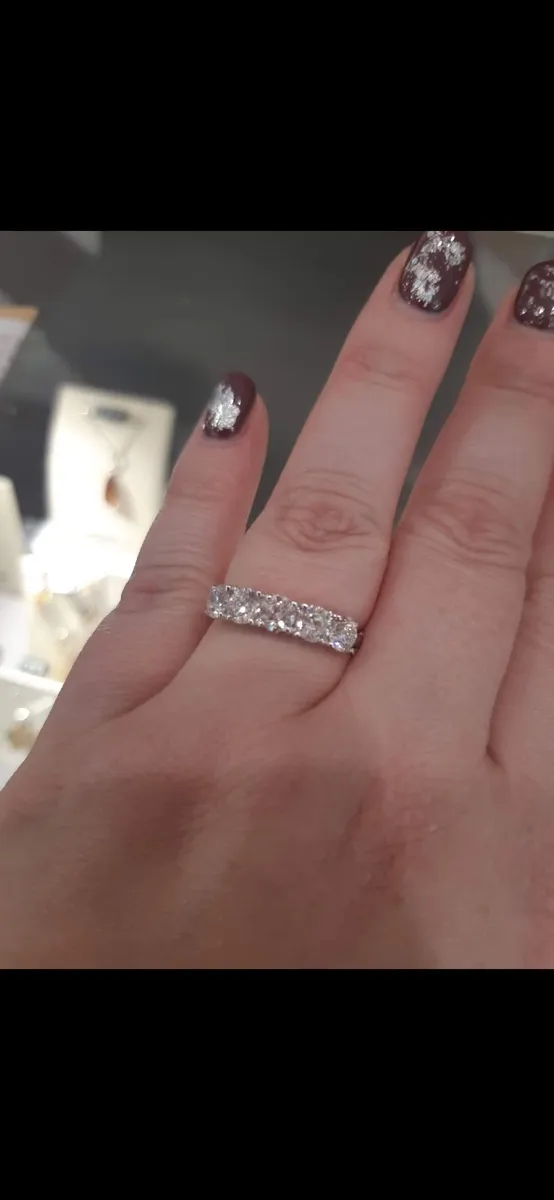 5 stone 1.5ct 18ct white gold diamond ring - Image 1