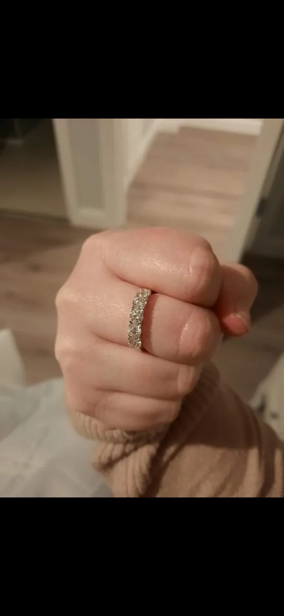5 stone 1.5ct 18ct white gold diamond ring - Image 2