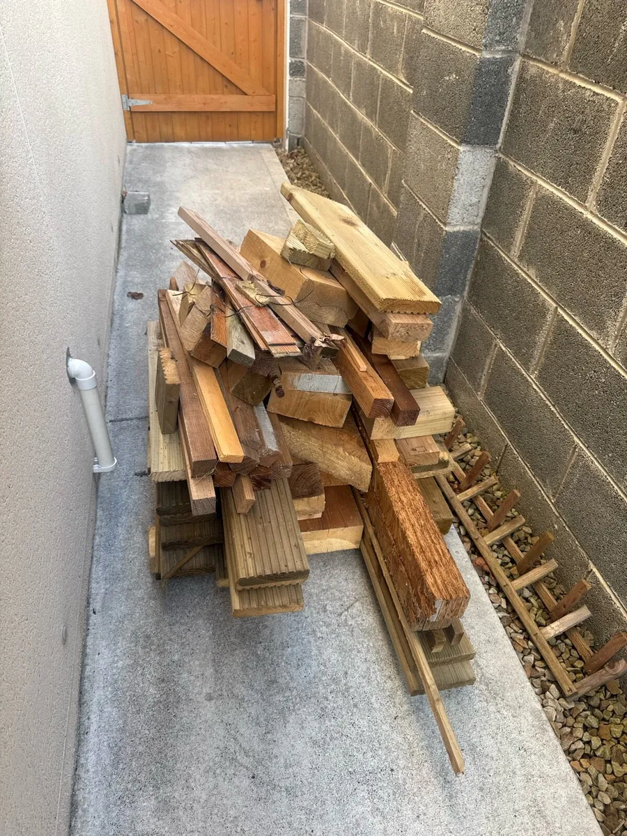 Timber chairs, sun lounger and timber off cuts - Image 1