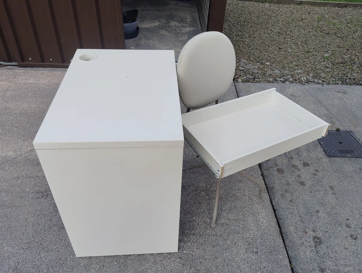 Desk - Image 4