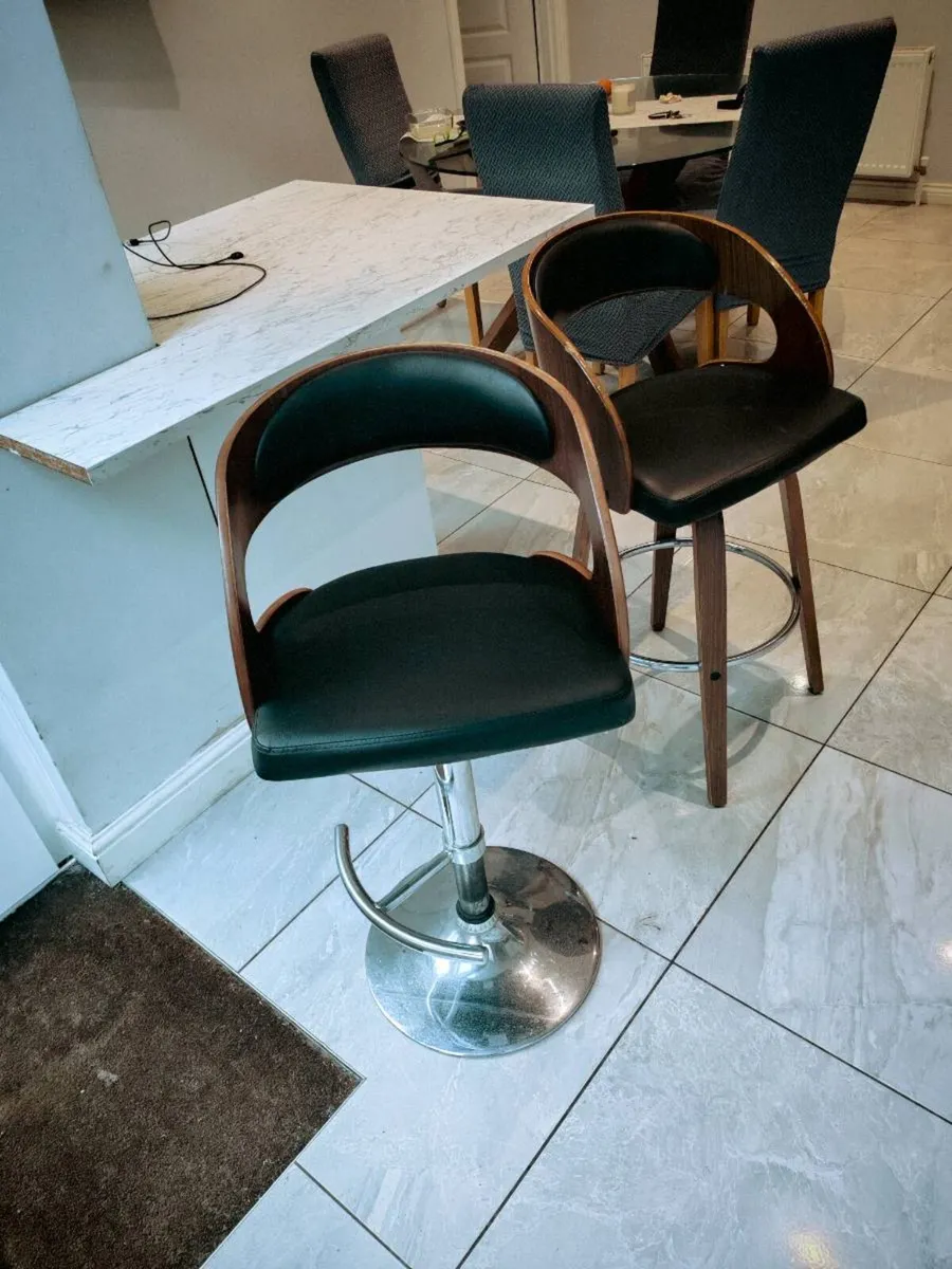 2 bar stools - Image 2