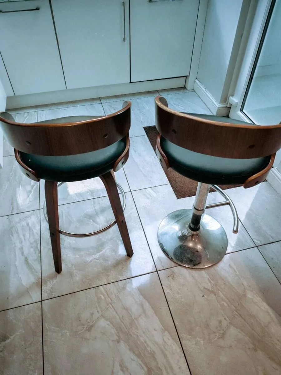 2 bar stools - Image 3