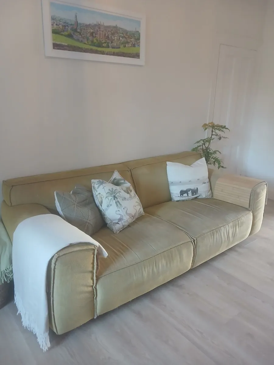 Couch - Image 2