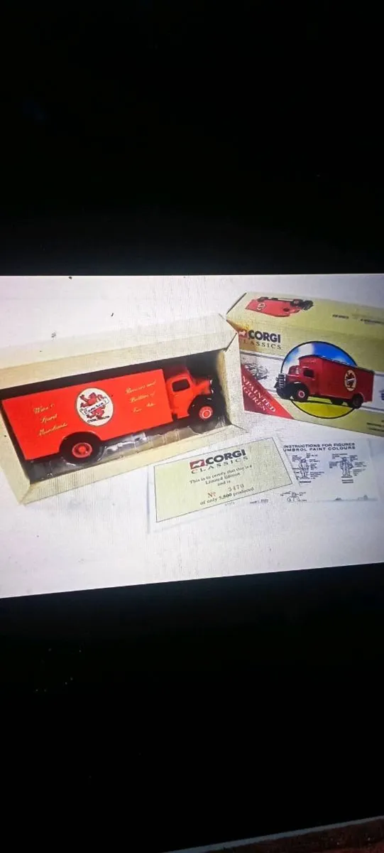 A COLLECTION OF CORGI DIE-CAST MODLES CARS - Image 3