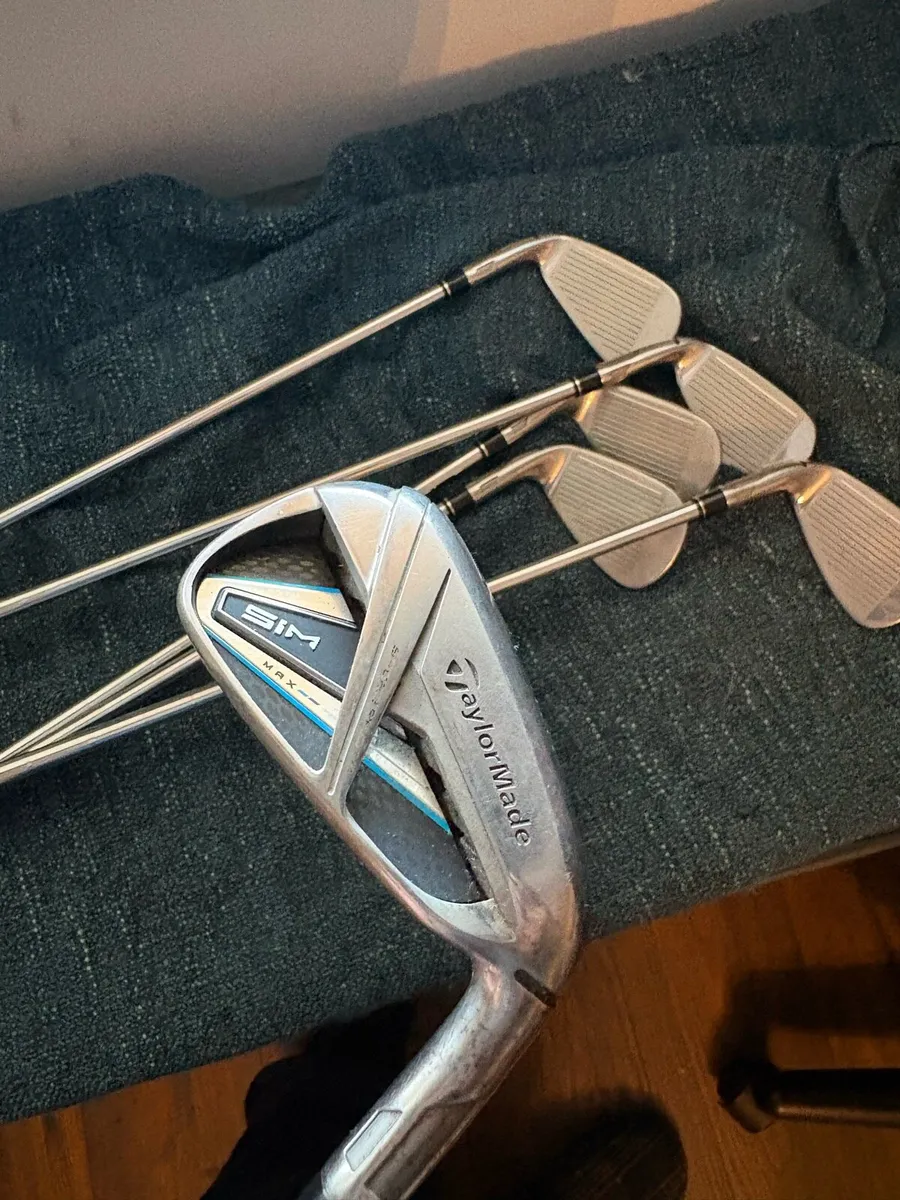 Taylormade sim max irons - Image 1