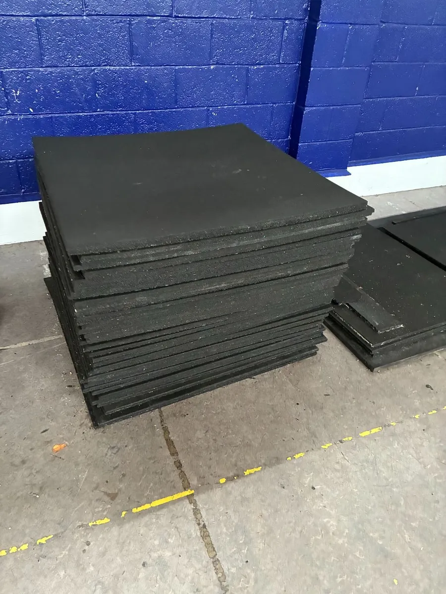 Gym floor mats and weights equipment - Image 1