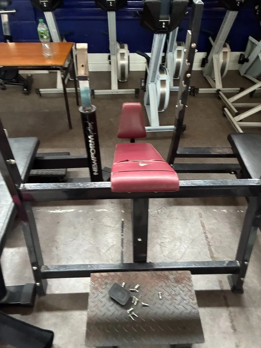 Gym floor mats and weights equipment - Image 3