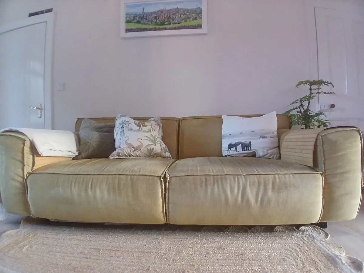 Couch - Image 3