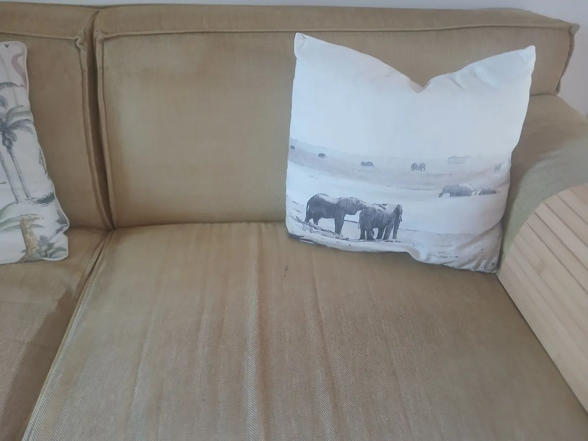 Couch - Image 4