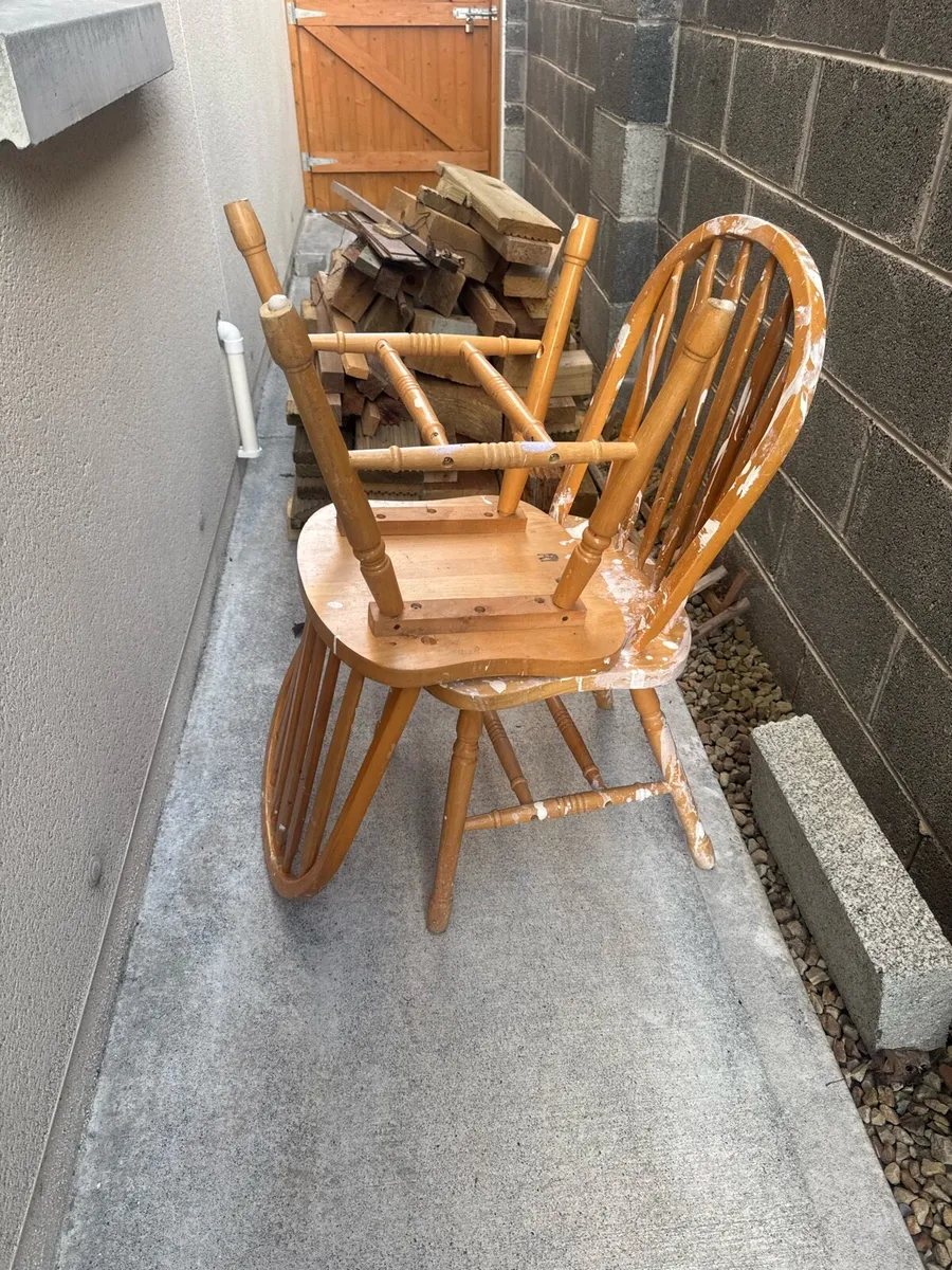 Timber chairs, sun lounger and timber off cuts - Image 2