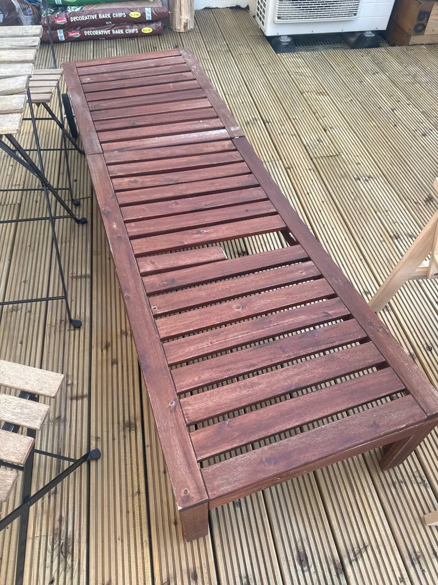 Timber chairs, sun lounger and timber off cuts - Image 3