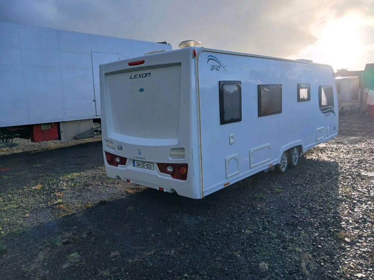 Lunar Lexon 4 berth Caravan - Image 3