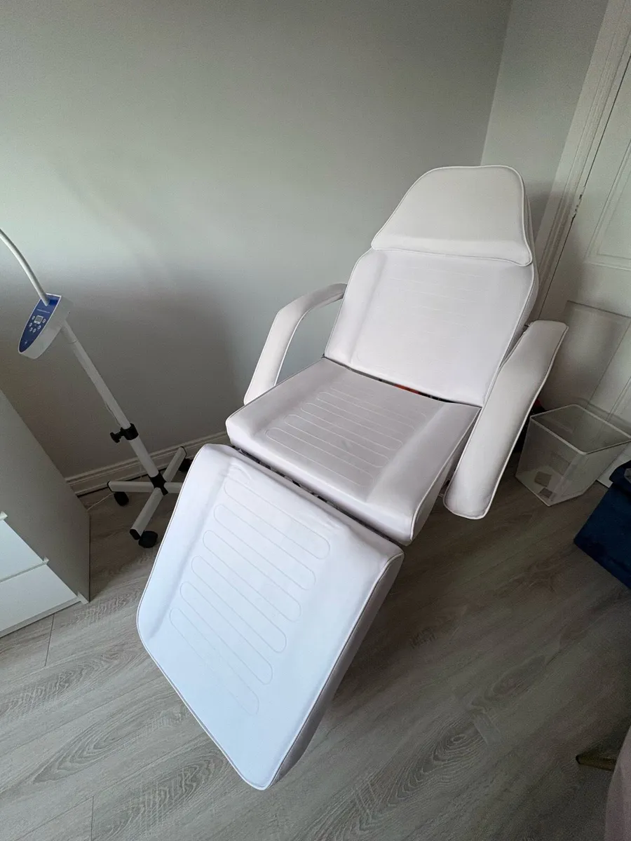 Beauty cosmetic white bed - Image 1