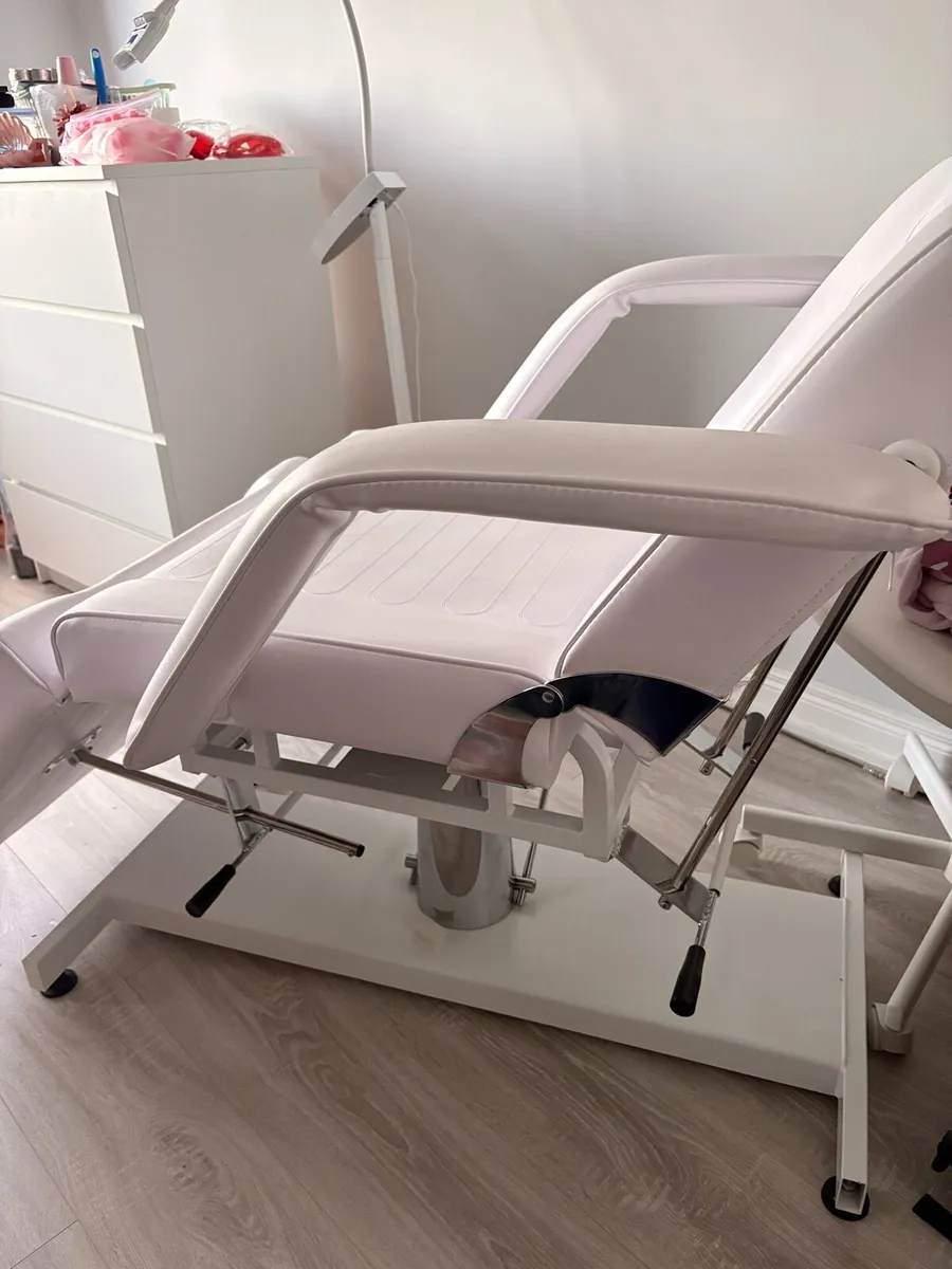 Beauty cosmetic white bed - Image 2