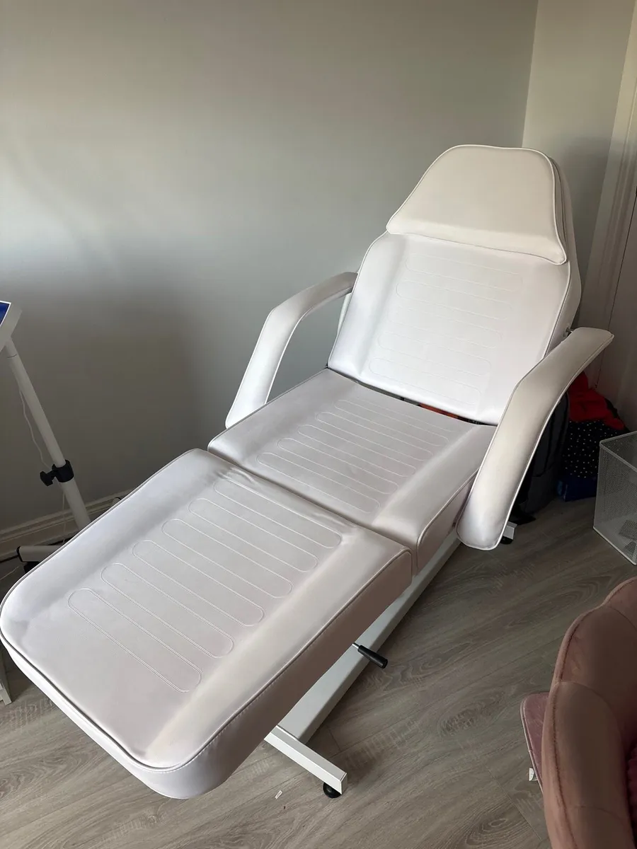 Beauty cosmetic white bed - Image 3