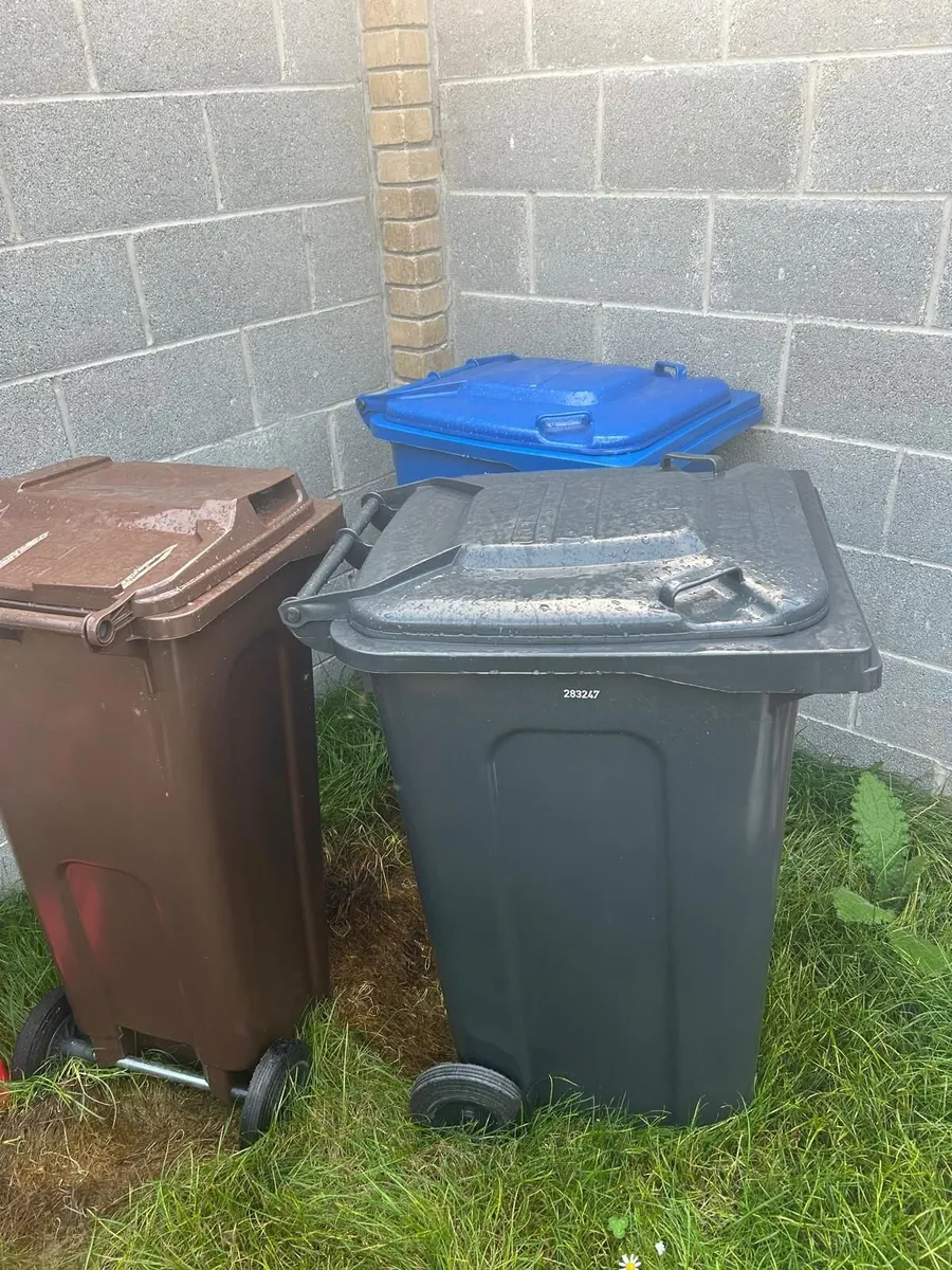 Wheelie bins * 3