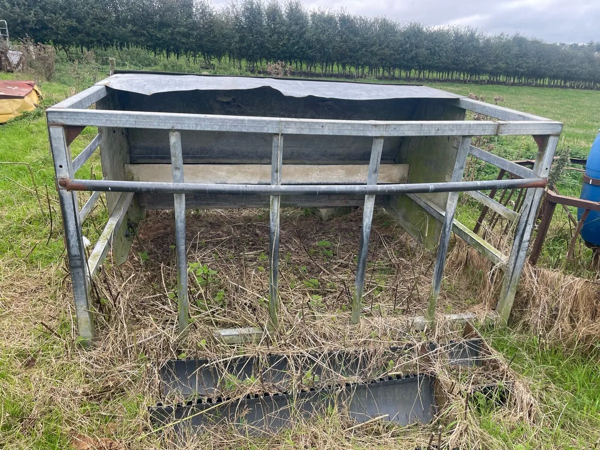 Calf creep feeder - Image 1