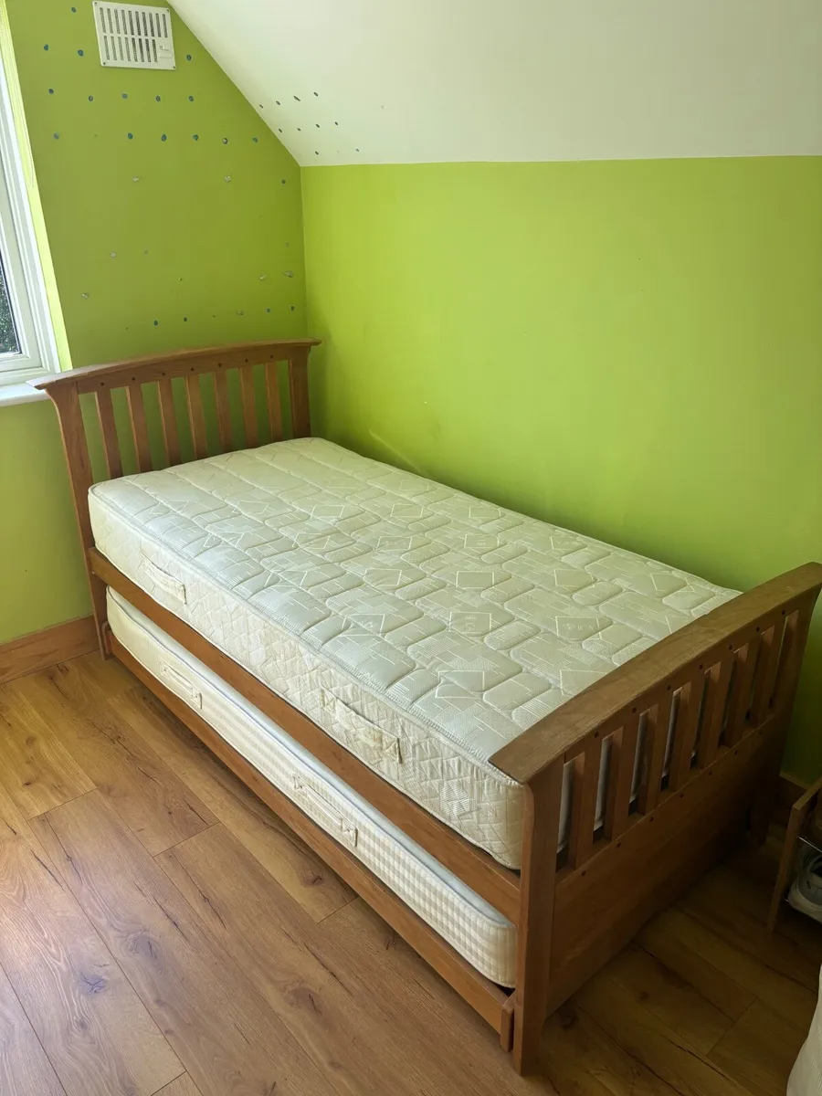 Trundle bed single with mattresses - Image 3