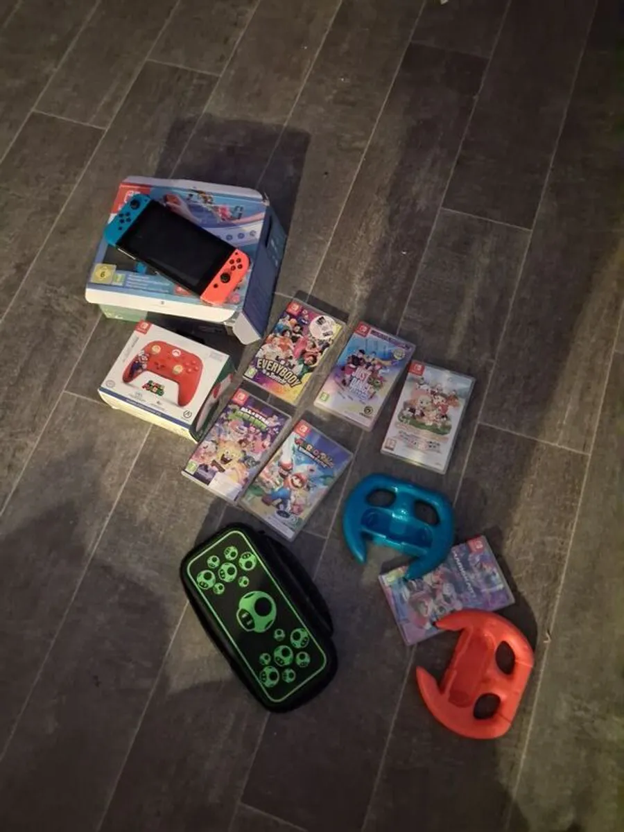 Nintendo Switch (like new) - Image 1