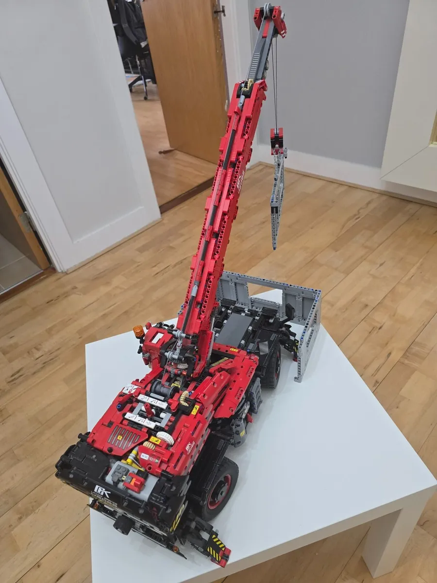 LEGO Technic 42082 Rough Terrain Crane – Large Dis - Image 4