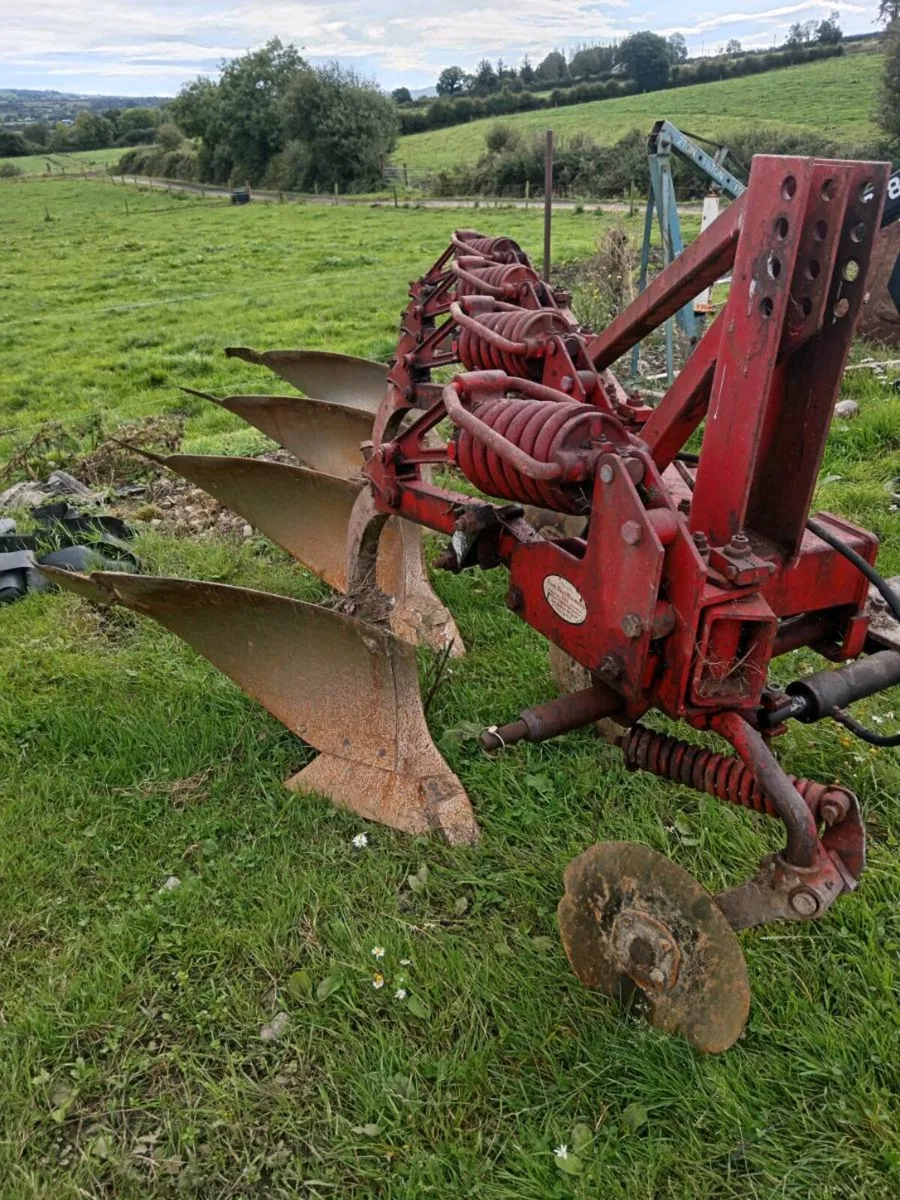 4 furrow plough - Image 1