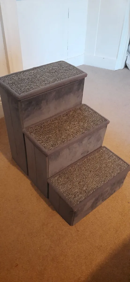 Dog stairs with storage - Image 1
