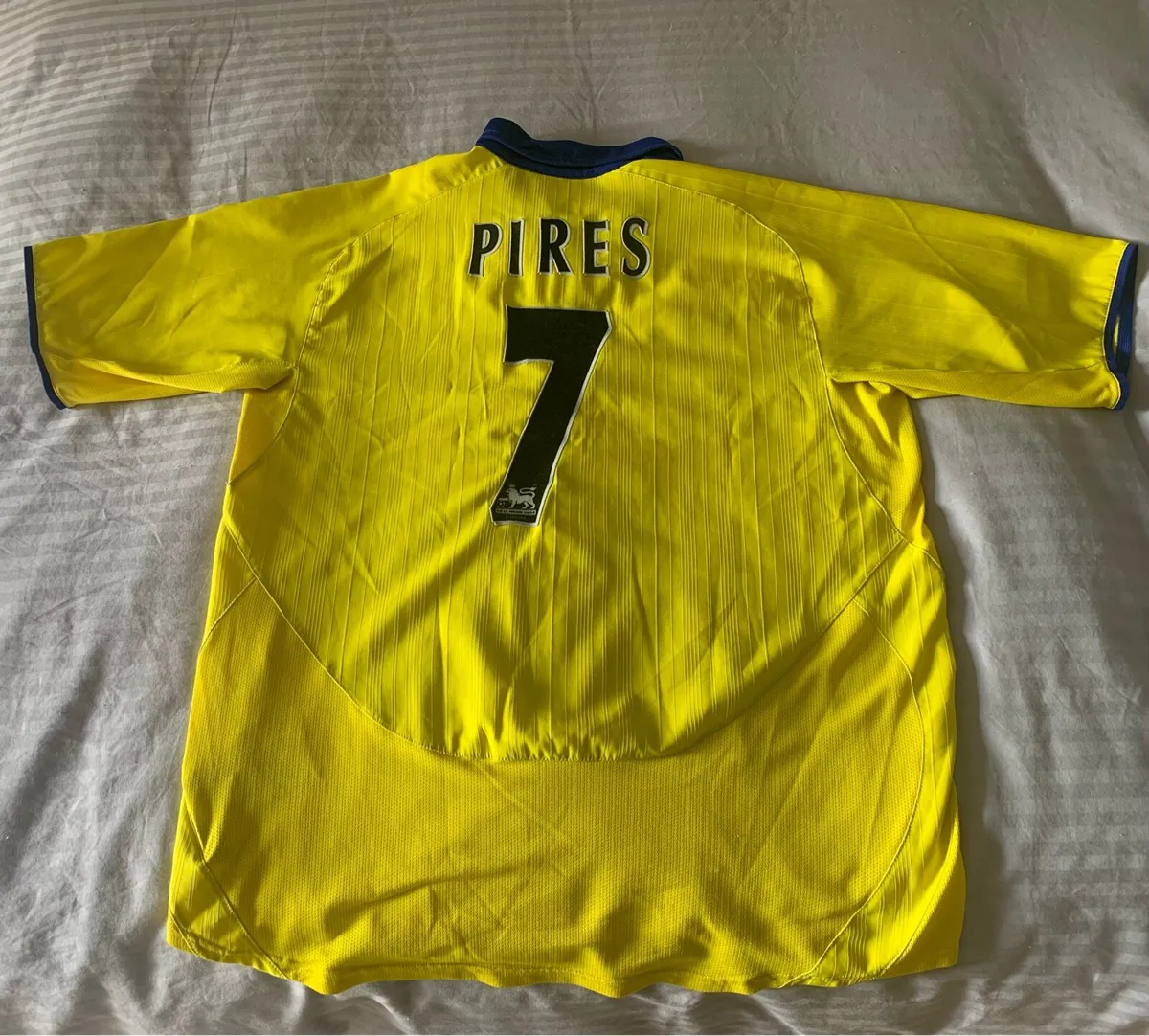 Genuine 2003/04 Arsenal away jersey #7 PIRES - Image 2
