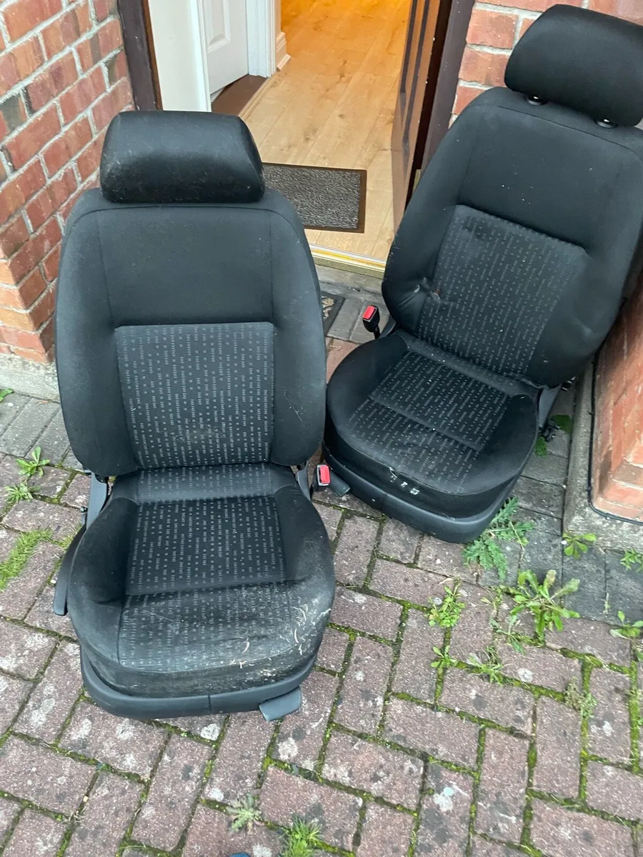 Volkswagen Golf seats