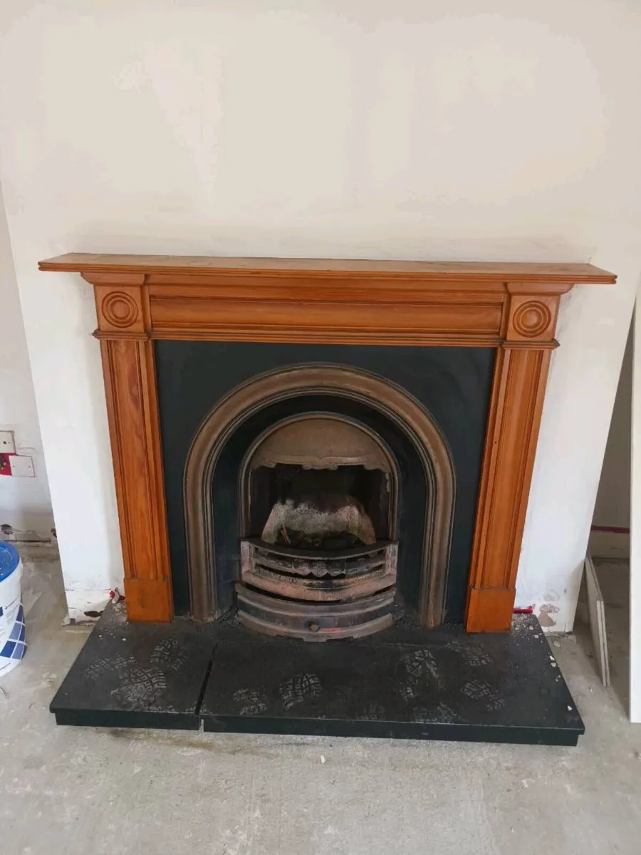 Cast iron inset fireplace with wood surrond - Image 1