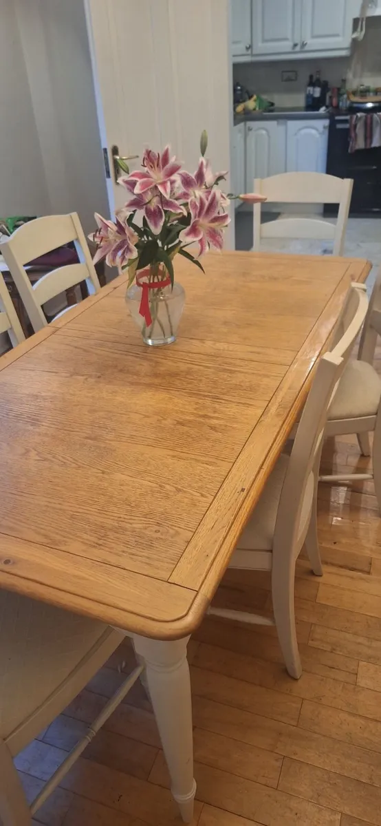 Oak dining room table and chairs - Image 3