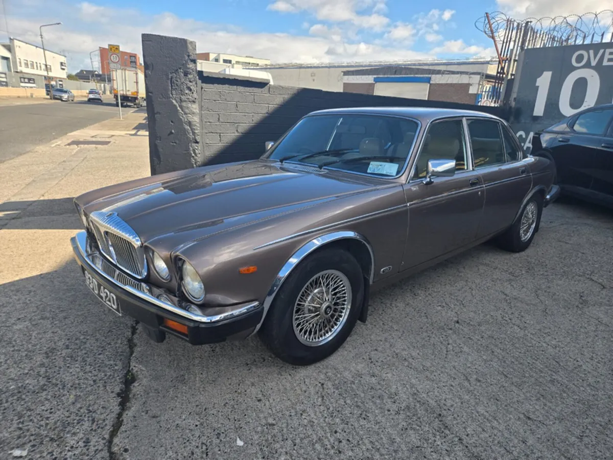 Daimler Other 4.2 sovereign  // STUNNING CAR SERIO - Image 3