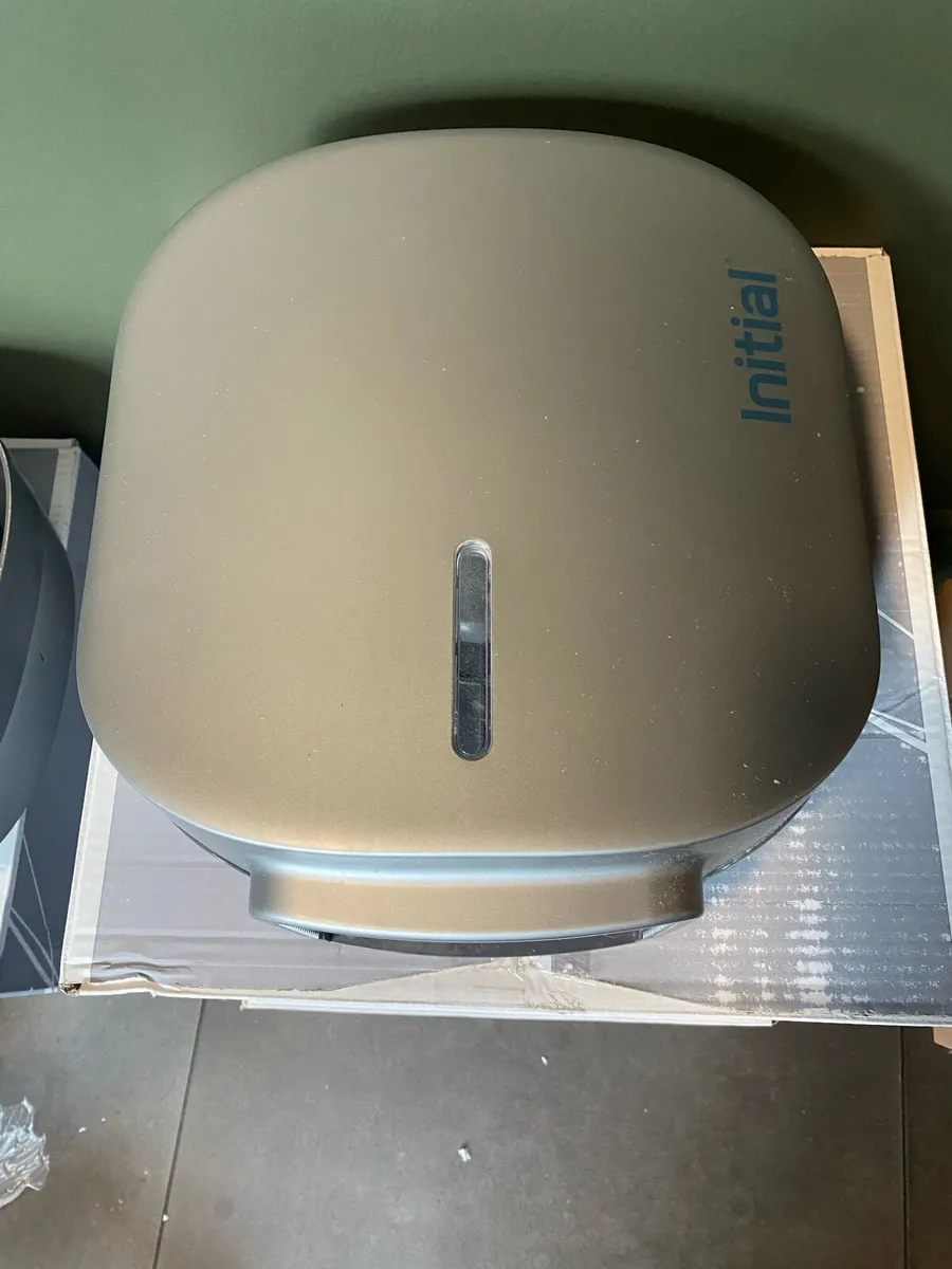 Toilet roll holders - Image 1