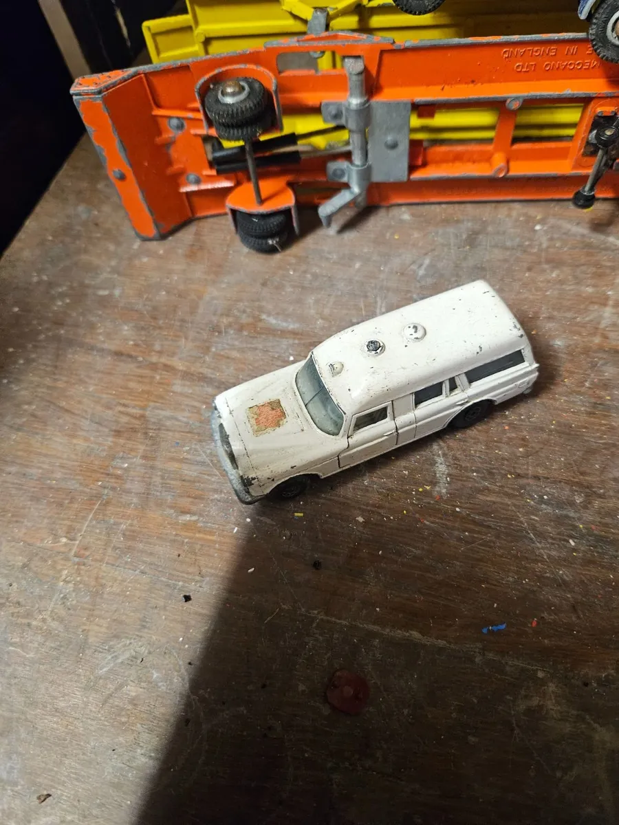 Matchbox Superkings Mercedes Ambulance