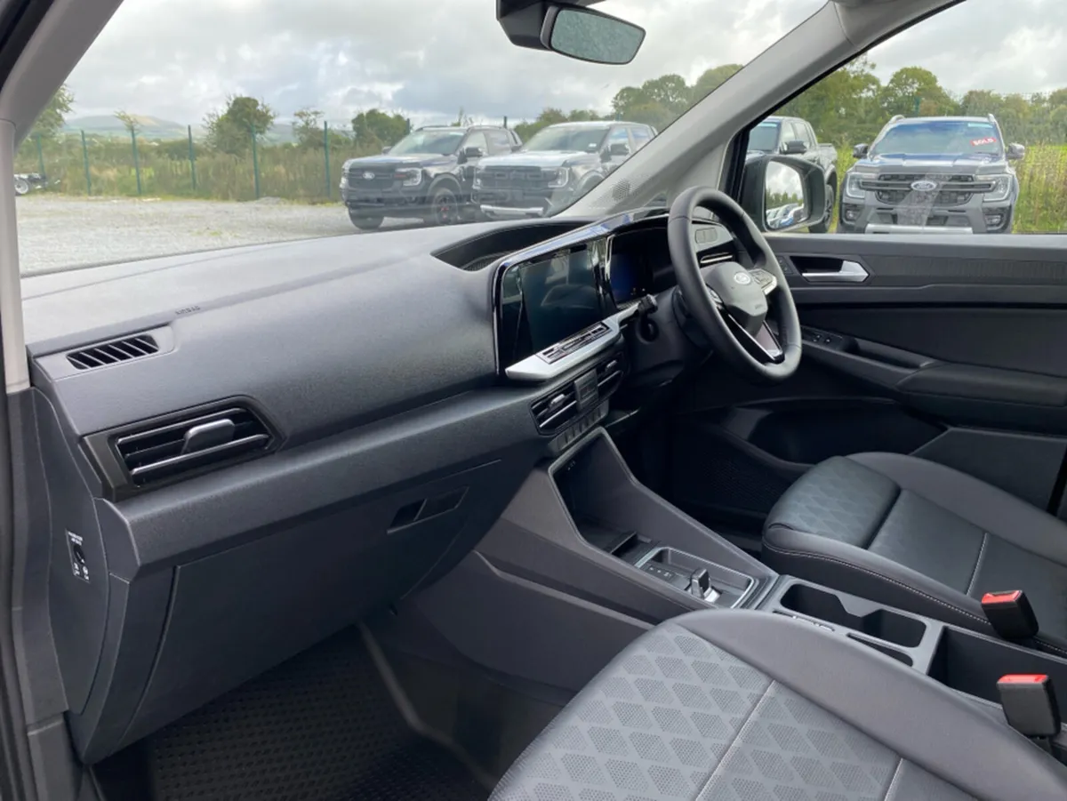 Ford Transit Connect Limited 2.0L - Image 4