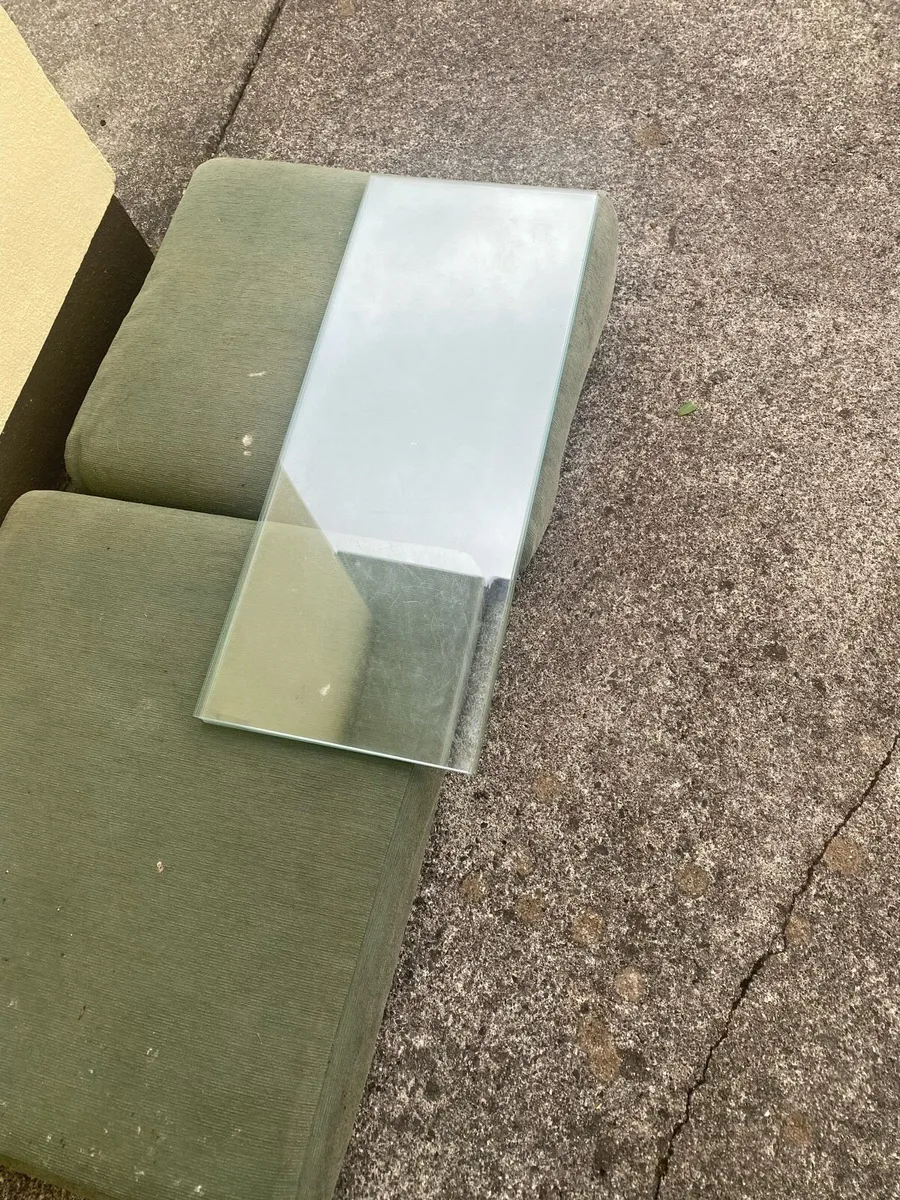 Glass shelves - Image 1
