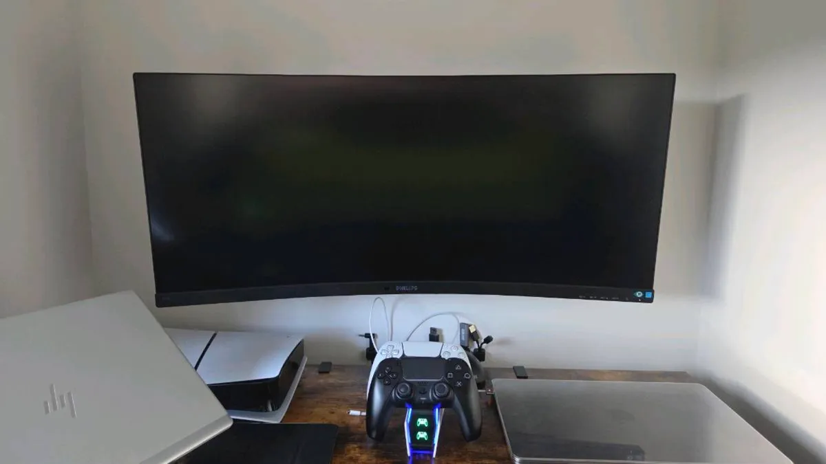 Philips 34inch curved monitor - Image 1
