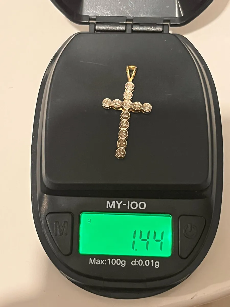 Gold chain and cross - Image 2