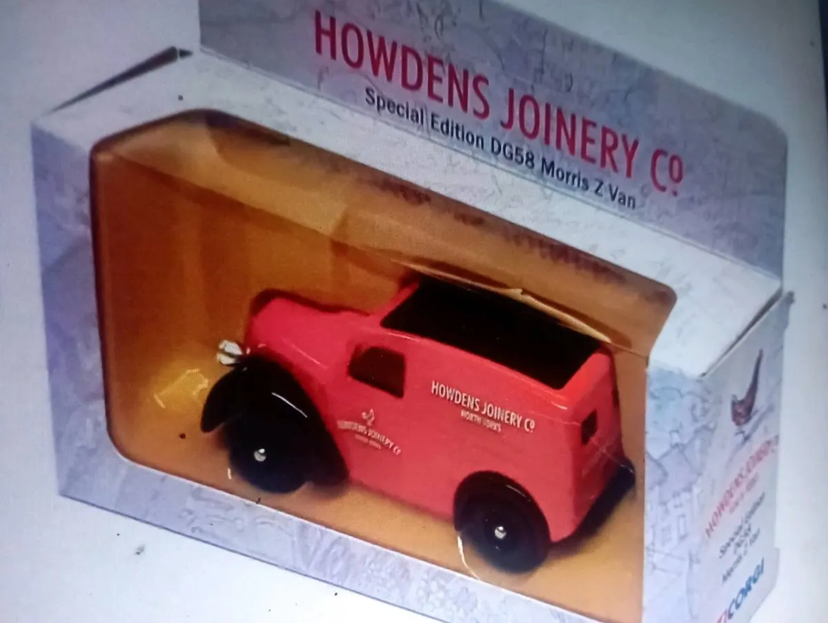 A COLLECTION OF CORGI DIE-CAST MODLES CARS - Image 1