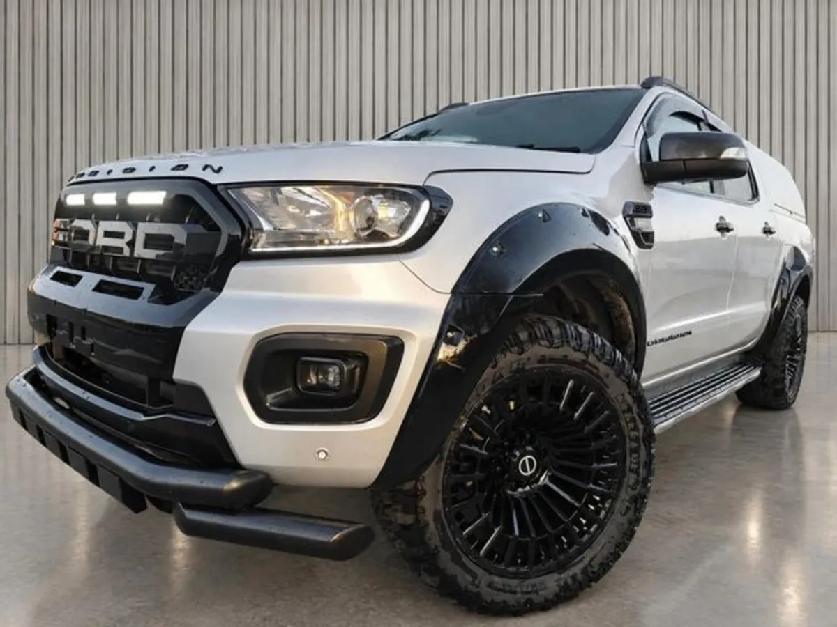 Ford Ranger RARE OBSIDIAN EDITION - Image 3