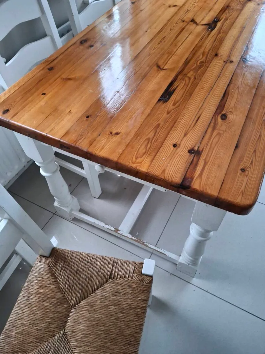 Kitchen table and chairs - Image 3