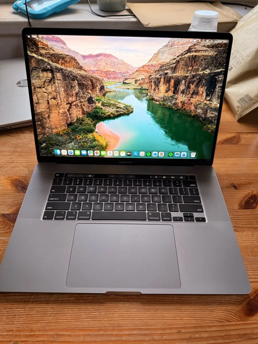 MacBook Pro 16” intel core i9 - Image 2