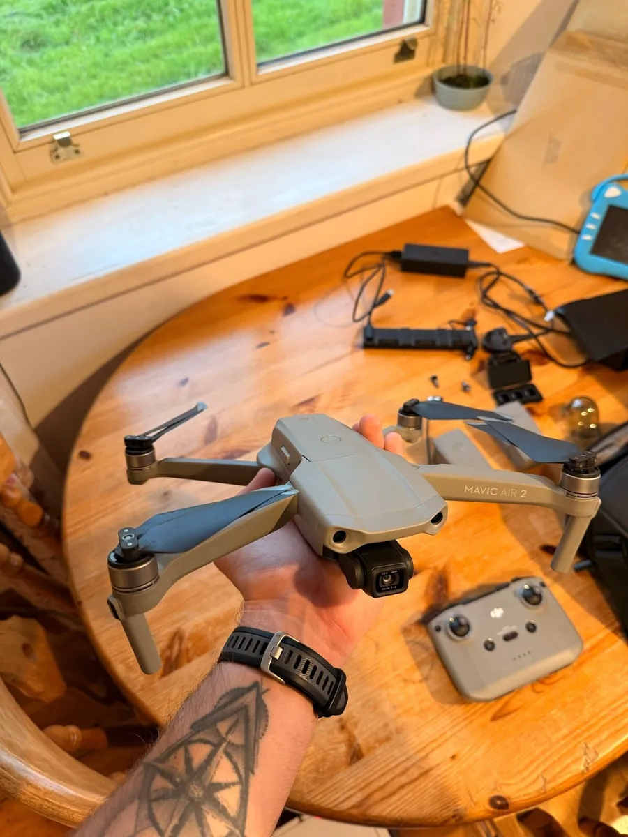 DJI mavic air 2 fly more combo - Image 2